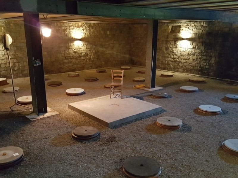 A sala subterranea onde fermenta o mitico vinho laranja de Josko Gravner - Gorizia - Italia- 2017